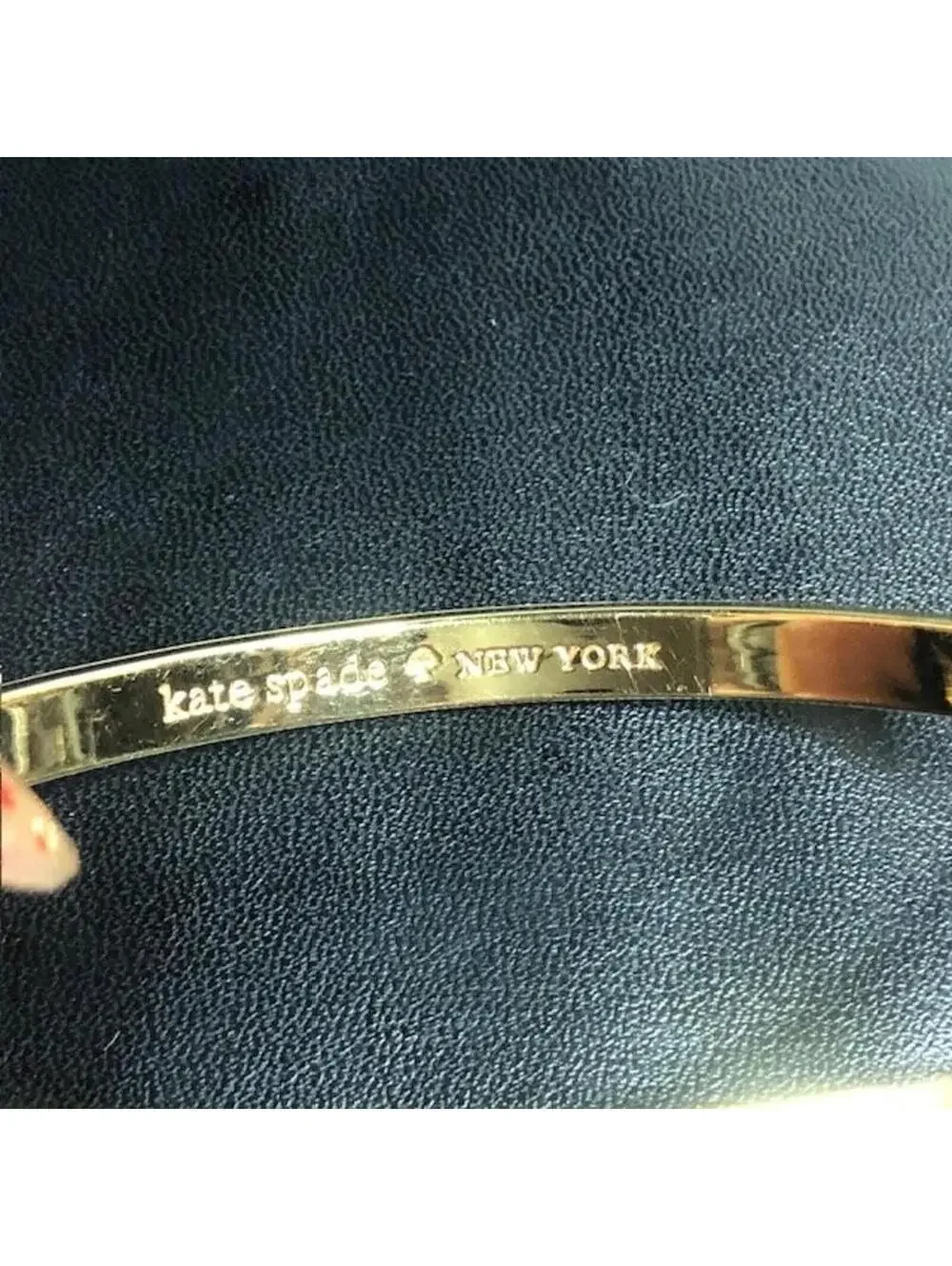 9356 Kate Spade New York Gold Tone Heart of gold Slim Bangle Bracelet 8" - Picture 2 of 3